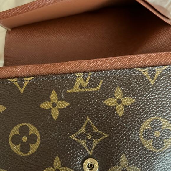 Authentic Louis Vuitton Paris Leather Monogram Snap Wallet - Picture 14 of 16